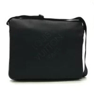 LOUIS VUITTON Messager Damier Geant Noir Black Shoulder Bag Messenger Document